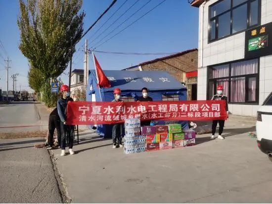 【抗疫情 保建设】疫情防控不放松 卡点慰问暖人心
